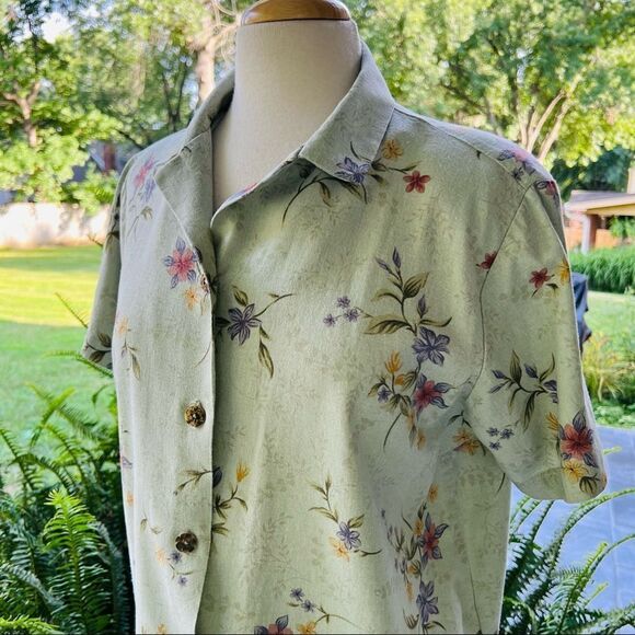 PlUS SIZE Floral Blouse Soft Gray/green Color Short Sleeve size 16 W - Picture 3 of 8